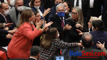 Türkiyə parlamentində qadın deputatlar dava etdi - FOTO