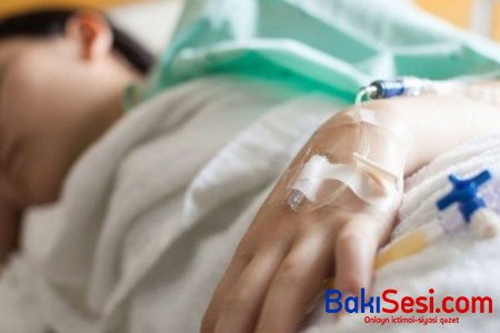 Paytaxtda 14 yaşlı qız özünü maşının altına atdı