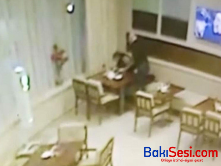 Azərbaycanlı gənc yüksək vəzifəli məmuru döydü - Anbaan video