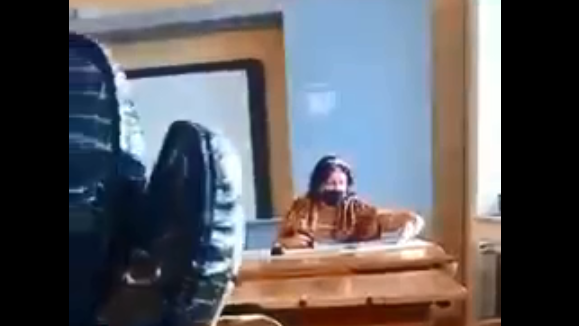 Şagirdlərin dərsində "oyun çıxardığı" müəllimə töhmət verildi - YENİLƏNİB (VİDEO)