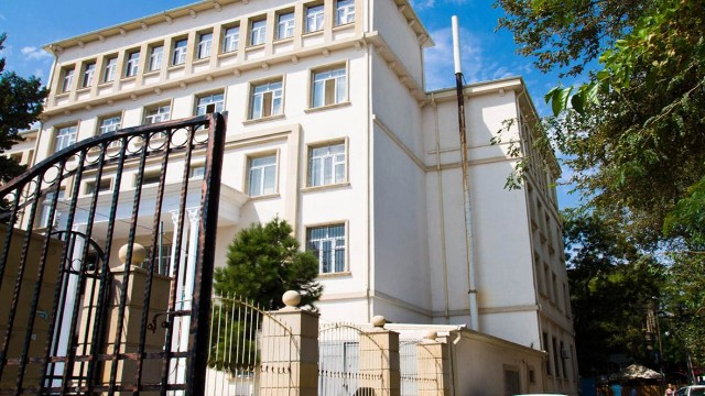 Bakıda daha bir məktəb distant təhsilə keçir