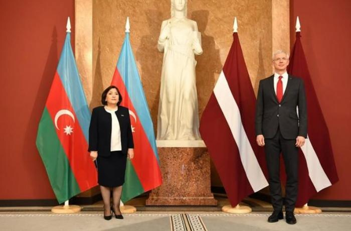 Sahibə Qafarova Latviyanın baş naziri ilə görüşdü