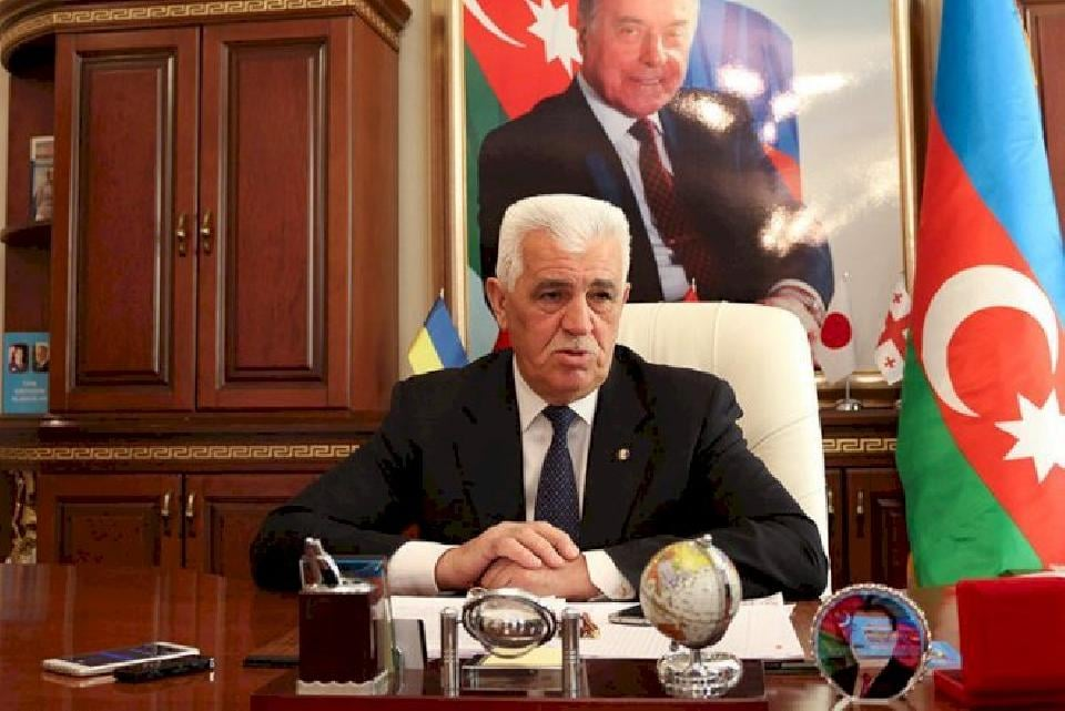 72 yaşı ATU rektoru yeriyə bilmir, 4 nəfər idarə edir, oğlu universiteti talayır - VİDEO