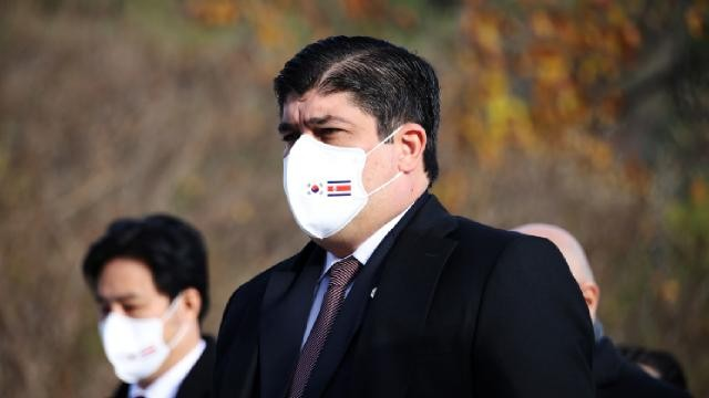 Bu ölkənin prezidenti koronavirusa yoluxdu