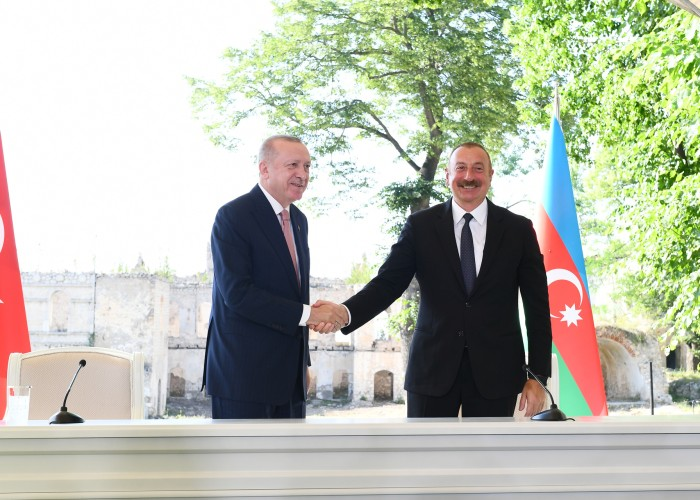 İlham Əliyev Şuşa Bəyannaməsini TƏSDİQLƏDİ