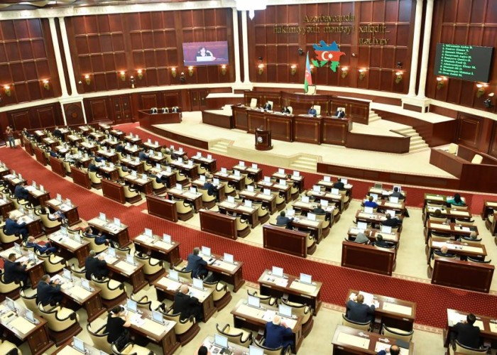 Milli Məclis 11 məsələyə görə toplaşır