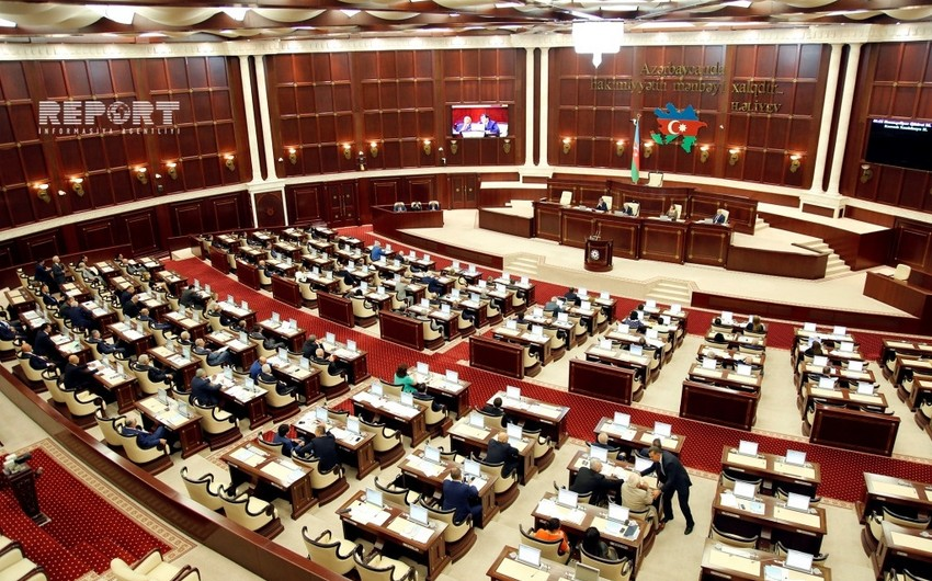 Sabah deputatlar BƏƏ-yə gedir