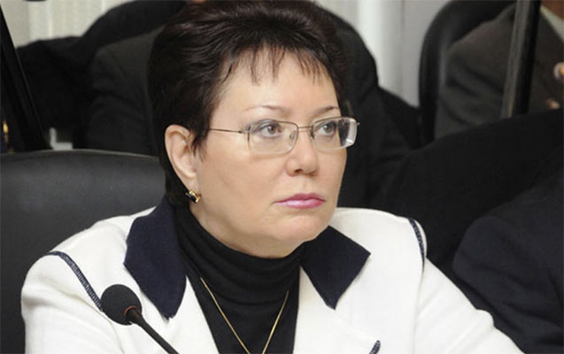 Elmira Axundova haradadır?