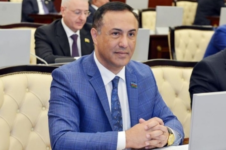 Milli Məclisin iclası başladı: deputat Rusiya-Azərbaycan münasibətlərindən danışdı