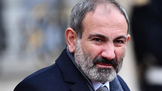 Paşinyan Fransaya getdi