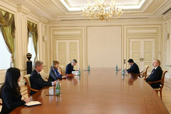 Prezident Baronessa Emma Nikolsonu qəbul edib
