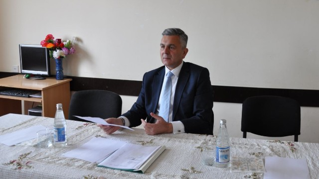 İcra başçısı köməkçisini İŞDƏN ÇIXARDI