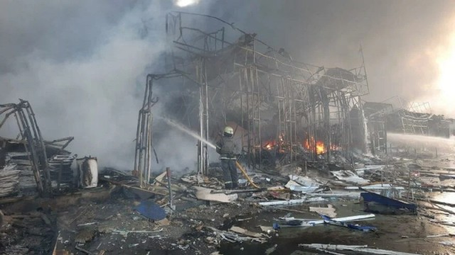 Xarkovda bazar meydanı BOMBALANDI