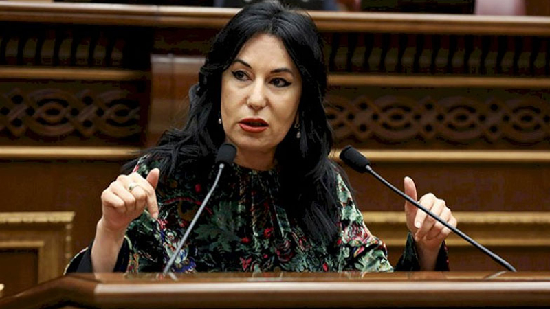 Zöhrabyan Paşinyanı hədəfə aldı: "Qarabağı təhvil verir"