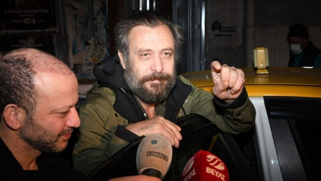 Sərxoş halda görüntülənən aktyor jurnalistləri təhqir etdi - FOTOLAR