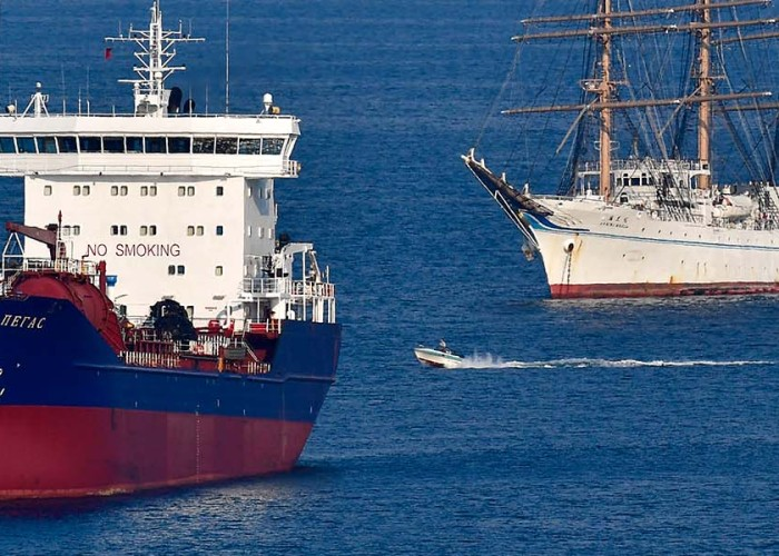 İçində 19 dənizçinin olduğu Rusiya gəmisi saxlanıldı