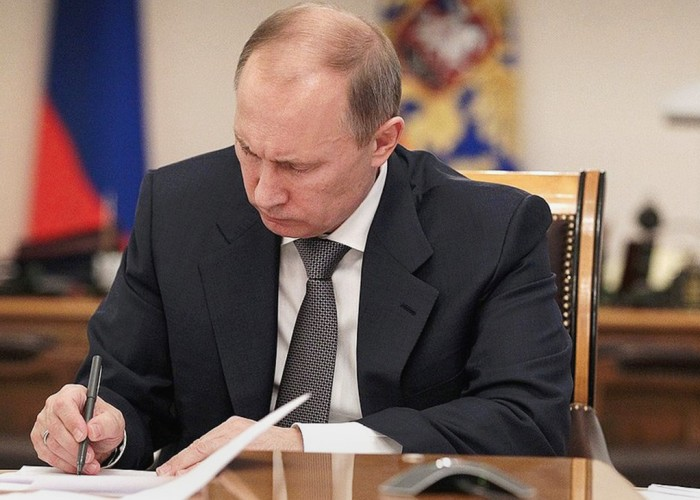Putin sanksiyalarla bağlı fərman imzaladı - 10 gün vaxt verdi