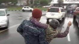 Polis İrəvanda aksiya keçirən müxalifətçiləri saxladı - VİDEO