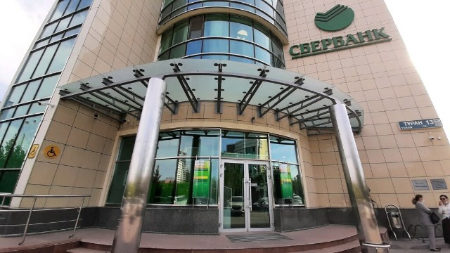 Qazaxıstanda Rusiya banklarının hesabları donduruldu