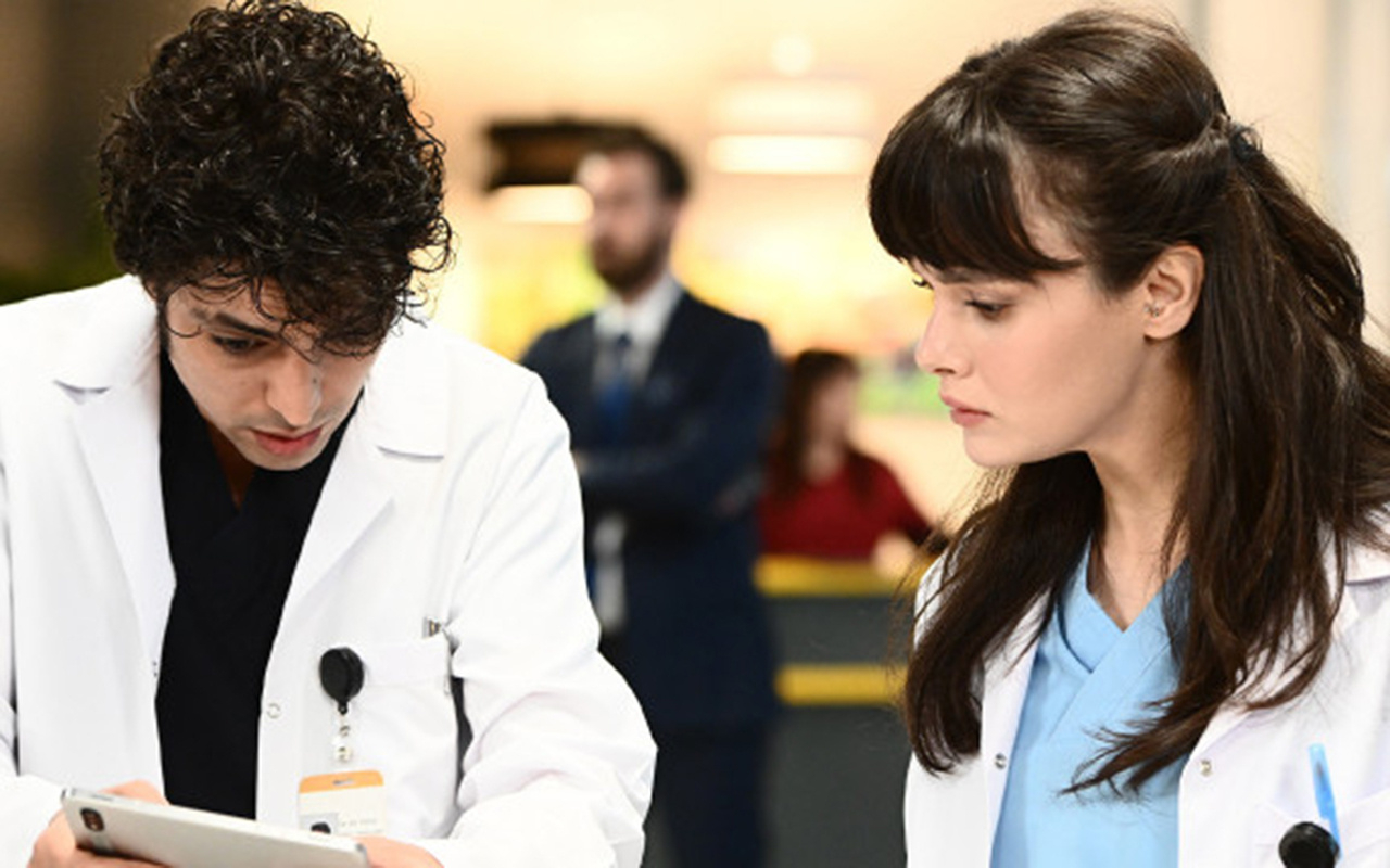 “Mucize doktor”un aktrisası qəzaya düşdü