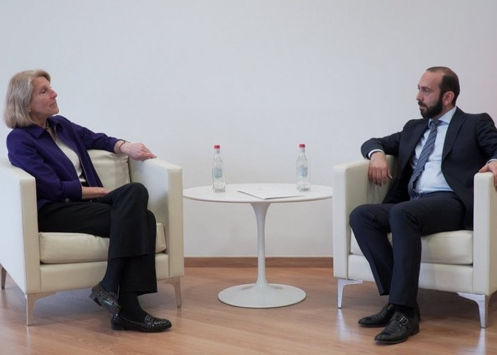Mirzoyan ABŞ rəsmisi ilə Ermənistan-Azərbaycan münasibətlərini müzakirə etdi