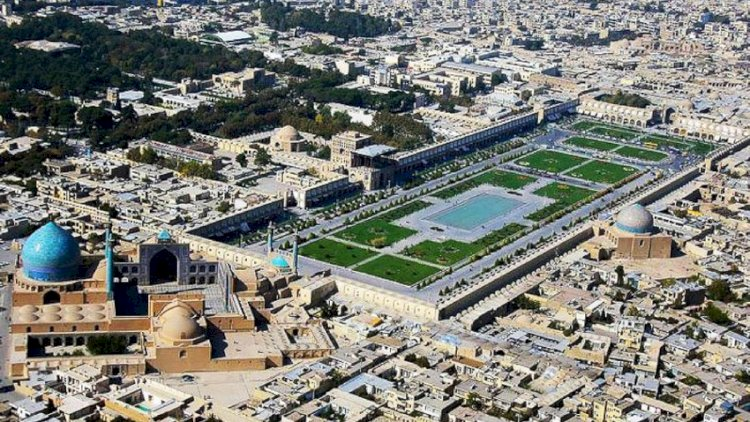 İranda bir ailənin 5 üzvünün asılmış halda meyiti tapıldı