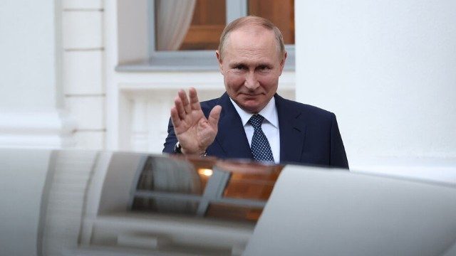 Putin Mali prezidenti ilə görüşdü