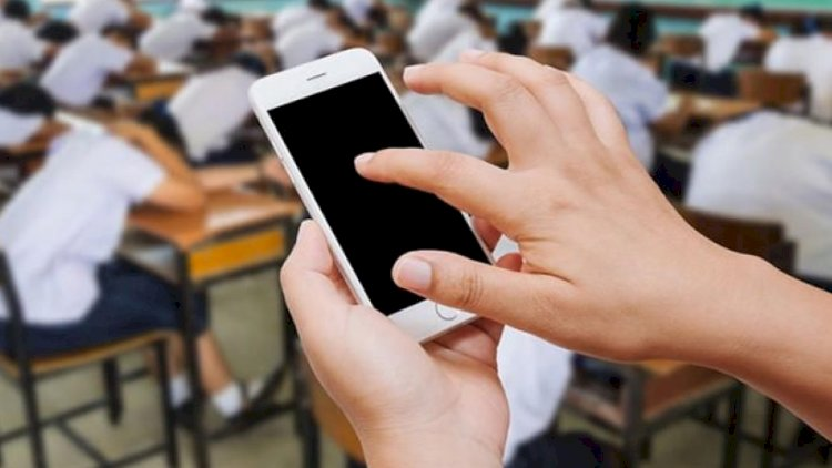 Şagird məktəbə telefon apara bilər - Nazirlik