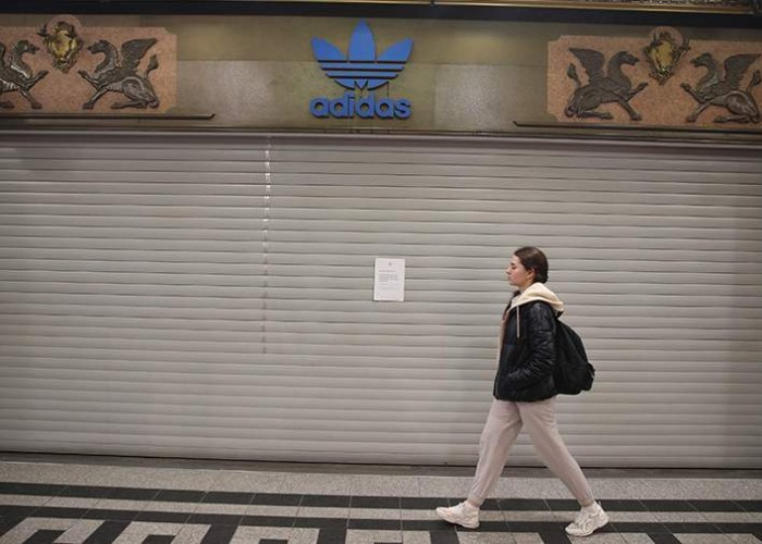"Adidas" Rusiyadakı mağazalarını bağlayır