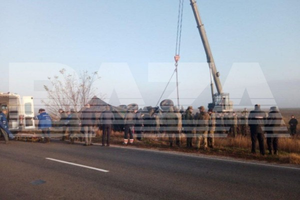 Krımda hərbi maşın qəzaya düşdü: Yaralananlar var