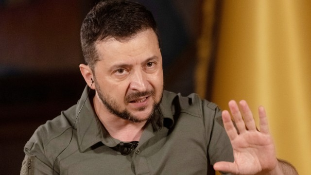 Zelenski Kiyevin boşaldılması təklifini ALIBMIŞ