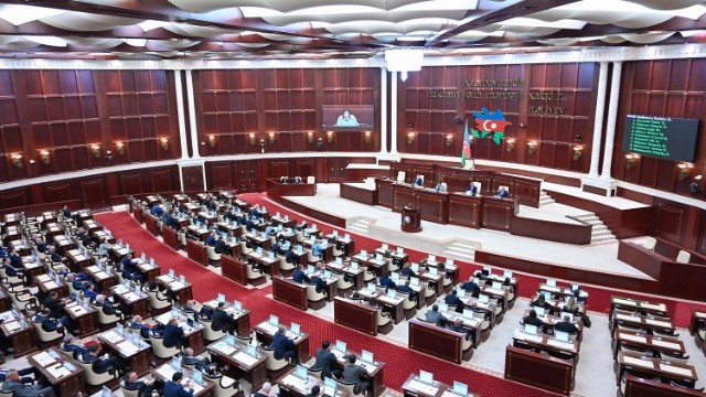 Milli Məclisin iclası başladı