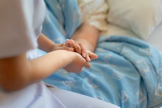 Bakıda avtomobil 70 yaşlı qadını vurdu