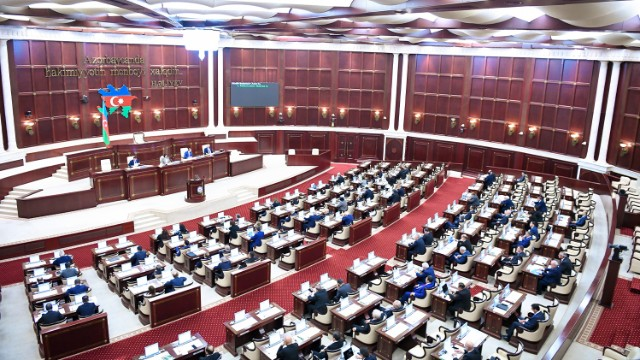 Parlamentin iclası başladı