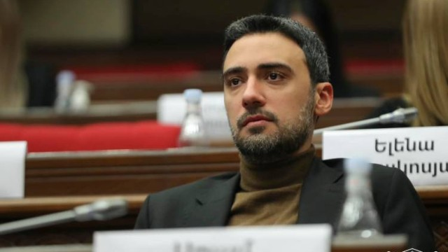 Ermənistanda deputat mandatından imtina etdi