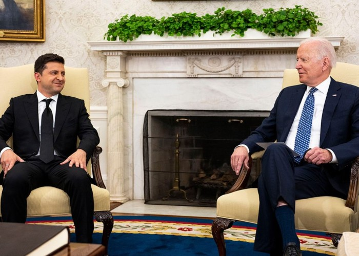 Zelenski və Bayden arasında telefon danışığı olub