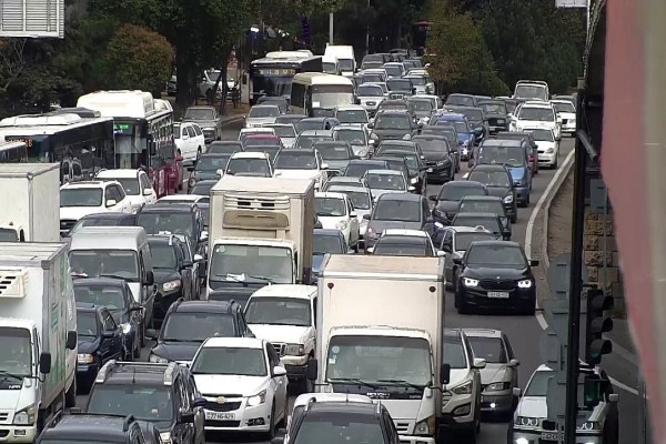 Bakıda sıxlıq olan yollar - SİYAHI