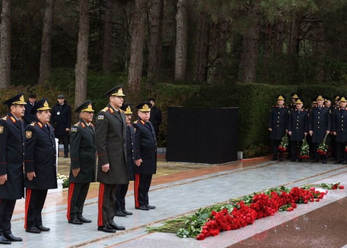 Vilayət Eyvazov Heydər Əliyevin məzarını ziyarət etdi