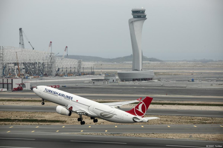 32 yaşlı qadın aeroportda özünü öldürdü