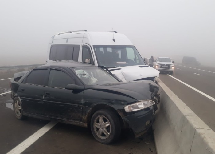 Ağstafada mikroavtobus qəzaya düşdü