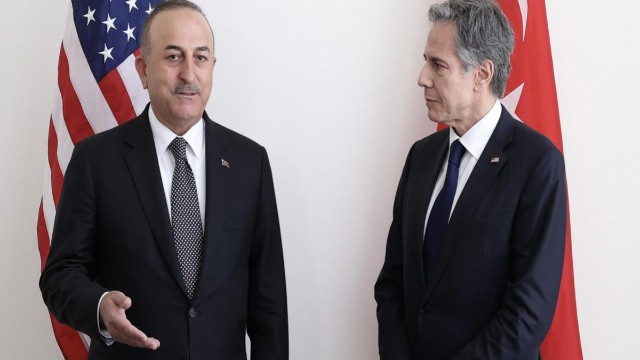 Çavuşoğlu Blinkenlə F-16-lardan danışdı