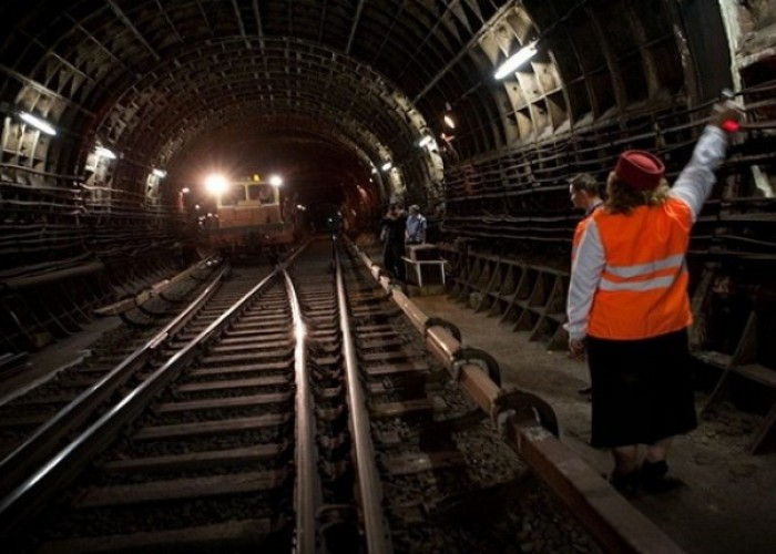 Bakı metrosunda qatar tuneldə qaldı