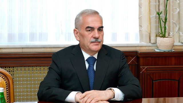 Vasif Talıbov retro maşınlarını villasından təcili DAŞIYIB