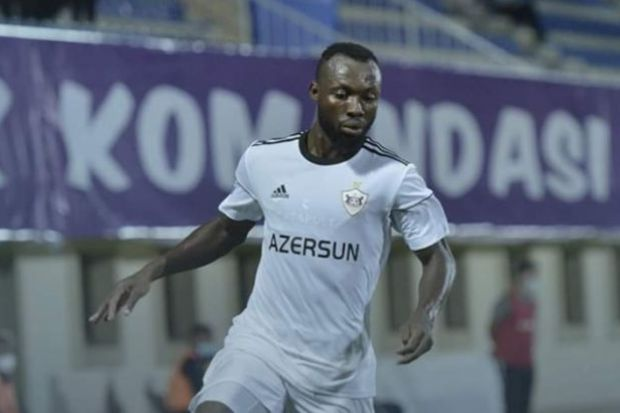 Qarabağın futbolçusu müqavilə üçün Macarıstana yollandı