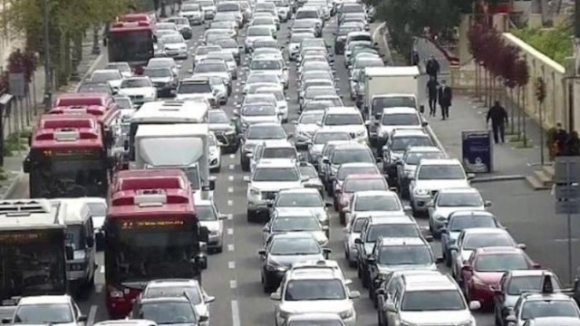 Bakıda sıxlıq olan yollar - SİYAHI