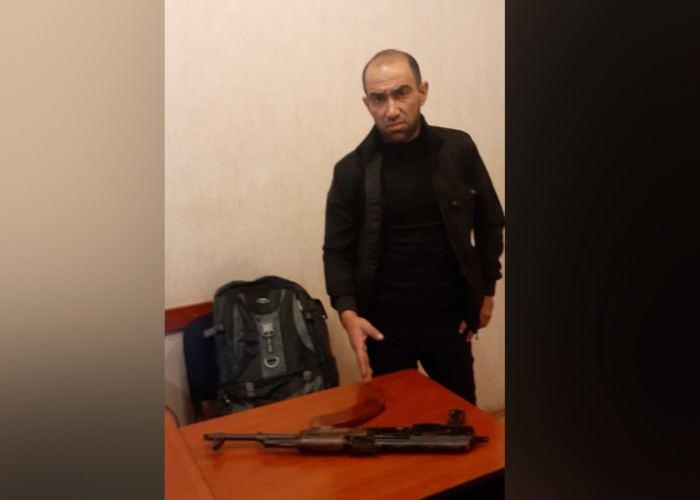 Cinayətkarlığı təbliğ edən və “Kalaşnikov" gəzdirən şəxs saxlanıldı