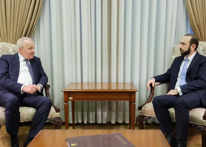 Mirzoyan Rusiyanın Ermənistandakı səfiri ilə görüşdü