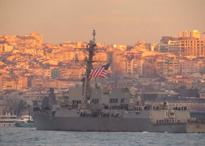 ABŞ-ın döyüş gəmisi niyə İstanbulda lövbər saldı?