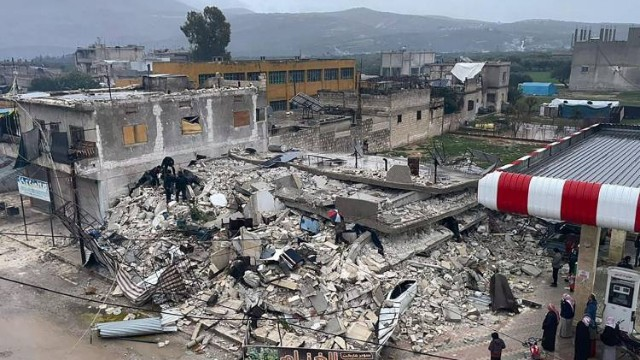 Suriya Baş nazirinin bacısı zəlzələdə öldü