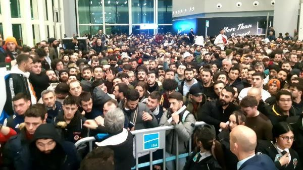 Zəlzələ bölgəsinə getmək istəyənlər hava limanına axın etdilər